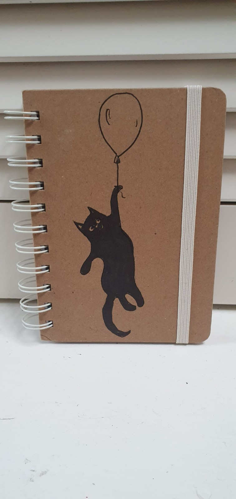 handgemaakt dagboek notitieboekje kat aan ballon gelinieerd, met originele kattentekening (geen print)
