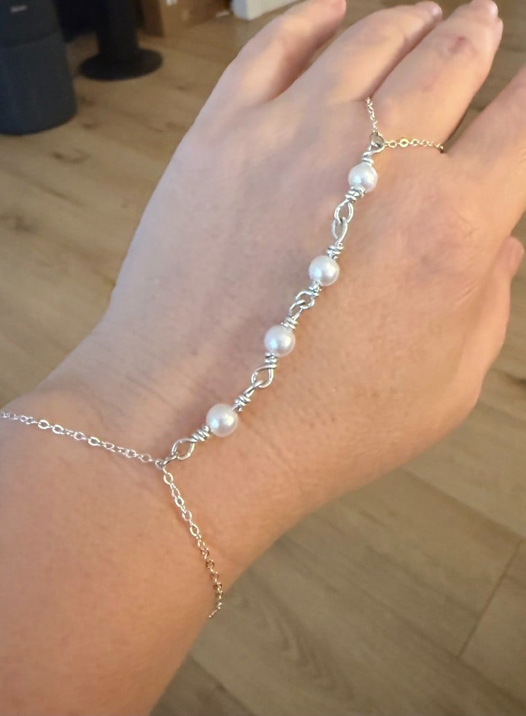 Zilveren parel handketting