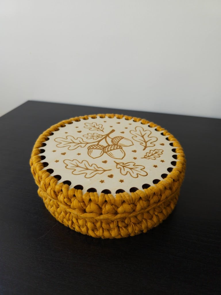 Gehaakt opbergmandje met deksel | Bladeren en noot motief - 155001 Gehaakt opbergmandje met deksel | Bladeren en noot motief