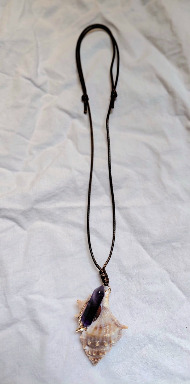 Ketting van waxkoord met hanger van schelp en amethist - 143408 Ketting van waxkoord met hanger van schelp en amethist