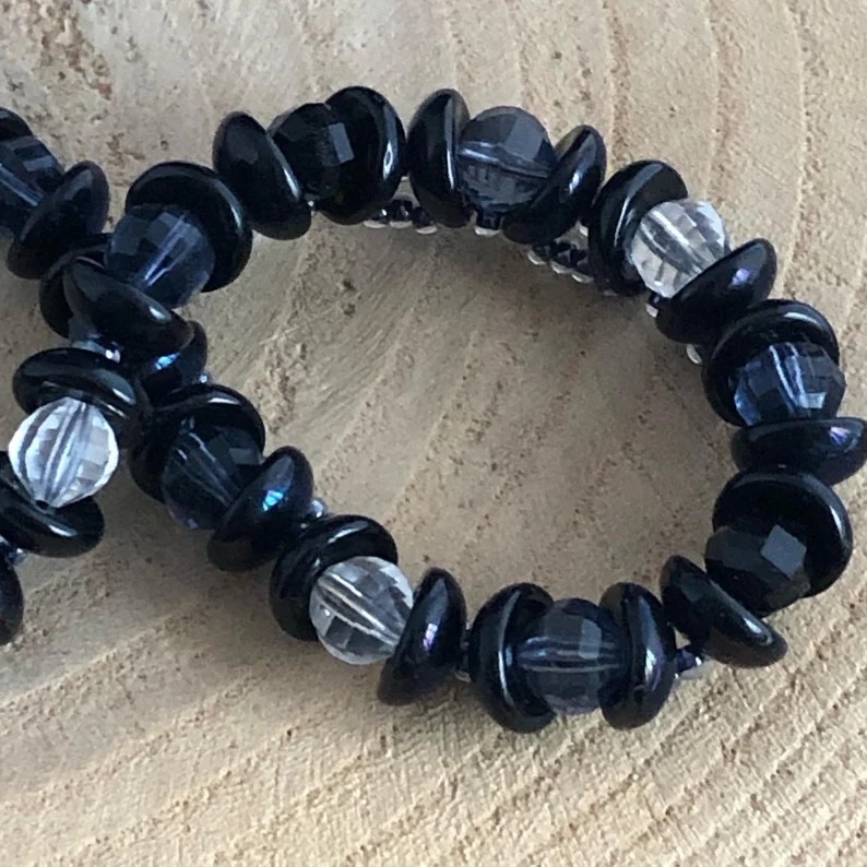 Stoer & elegant – handgemaakte statement ketting in denim blauw