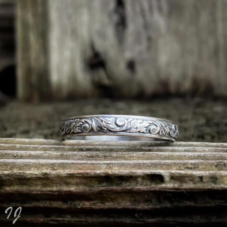 Sterling zilveren stapelring met bladpatroon – handgemaakte ring 4mm