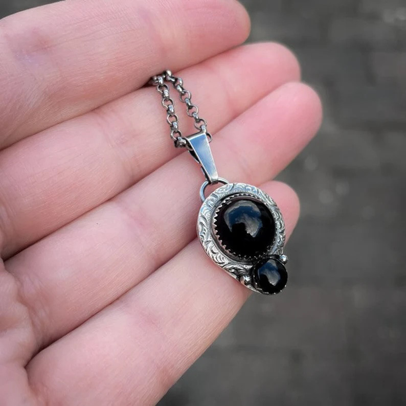 Handgemaakte zilveren hanger met onyx