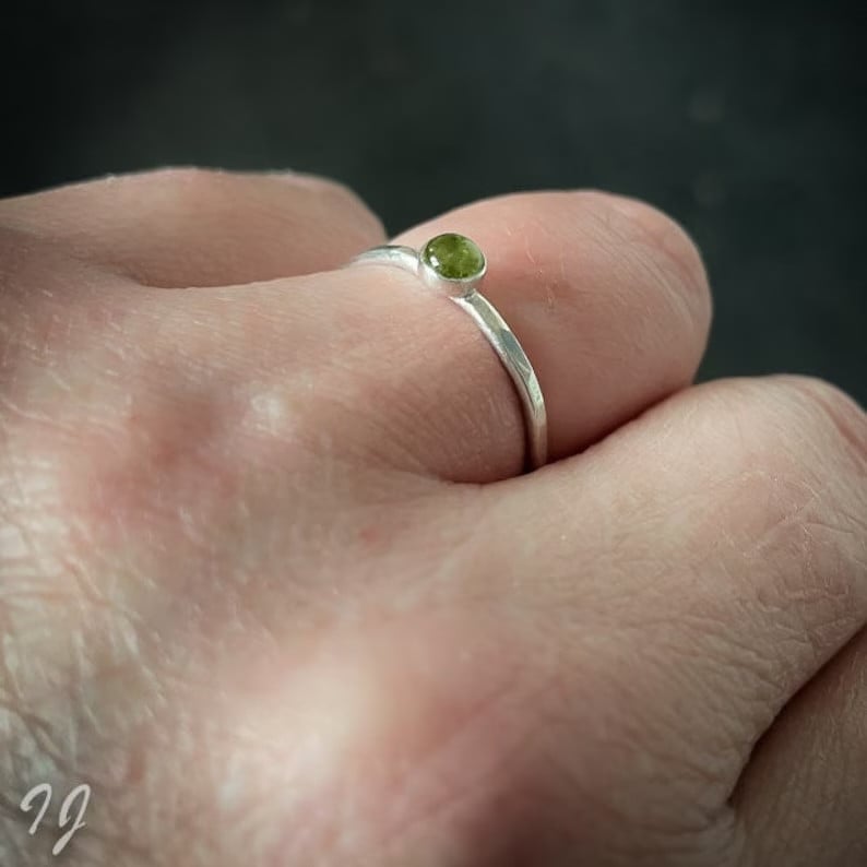 Handgemaakte Peridoot Ring van Sterling Zilver – Minimalistische Ed… - 130596 Handgemaakte Peridoot Ring van Sterling Zilver – Minimalistische Edelsteen Ring ✨💚