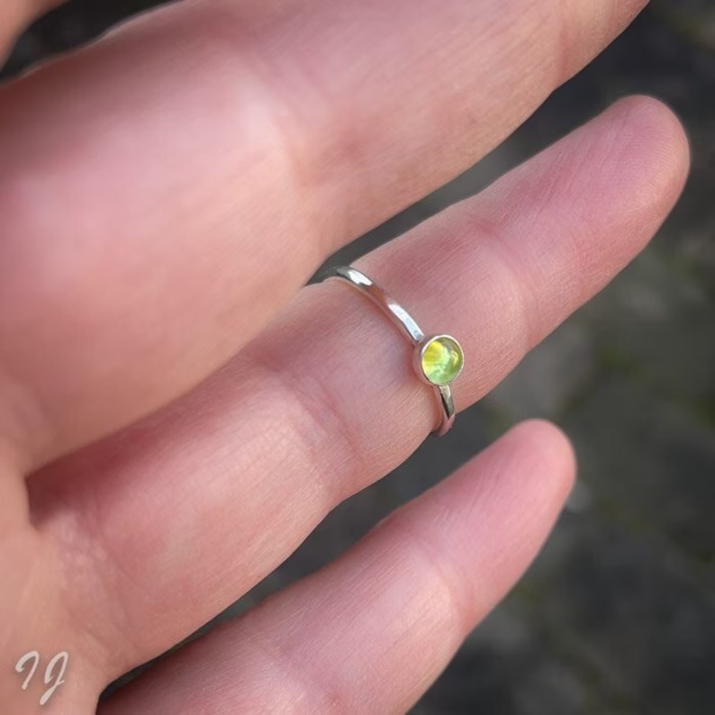 Handgemaakte Peridoot Ring van Sterling Zilver – Minimalistische Ed… - 130598 Handgemaakte Peridoot Ring van Sterling Zilver – Minimalistische Edelsteen Ring ✨💚