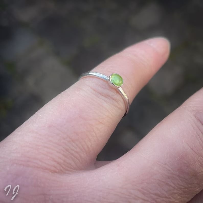 Handgemaakte Peridoot Ring van Sterling Zilver – Minimalistische Ed… - 130601 Handgemaakte Peridoot Ring van Sterling Zilver – Minimalistische Edelsteen Ring ✨💚
