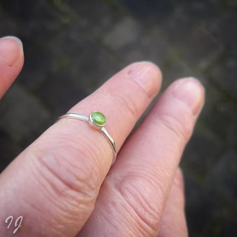 Handgemaakte Peridoot Ring van Sterling Zilver – Minimalistische Ed… - 130602 Handgemaakte Peridoot Ring van Sterling Zilver – Minimalistische Edelsteen Ring ✨💚