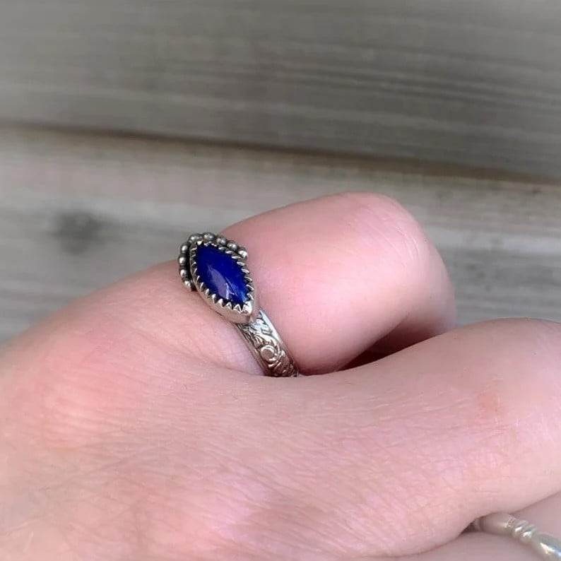 Handgemaakte zilveren ring met Lapis Lazuli - maat 18 - 133975 Handgemaakte zilveren ring met Lapis Lazuli - maat 18