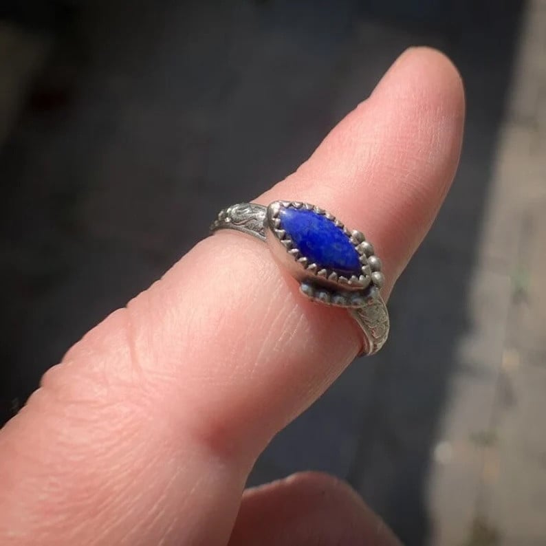 Handgemaakte zilveren ring met Lapis Lazuli - maat 18 - 133977 Handgemaakte zilveren ring met Lapis Lazuli - maat 18