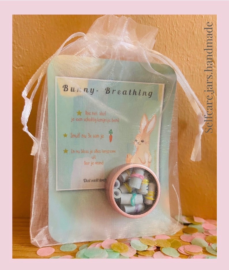 Uitdeel box   6 mini selfcare mini jars