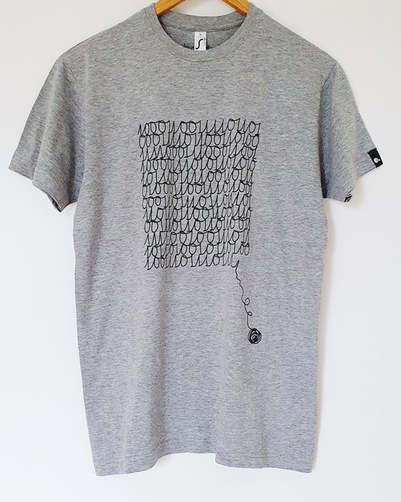 Hand bedrukt grijs katoen-viscose t-shirt, binair breien design, men'… - 136725 Hand bedrukt grijs katoen-viscose t-shirt, binair breien design, men's, medium