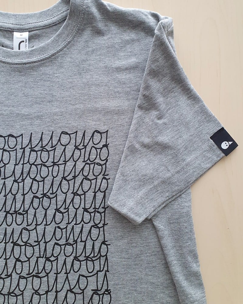 Hand bedrukt grijs katoen-viscose t-shirt, binair breien design, men'… - 136727 Hand bedrukt grijs katoen-viscose t-shirt, binair breien design, men's, medium