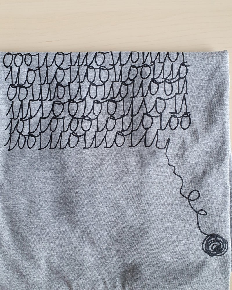 Hand bedrukt grijs katoen-viscose t-shirt, binair breien design, men'… - 136735 Hand bedrukt grijs katoen-viscose t-shirt, binair breien design, men's, medium
