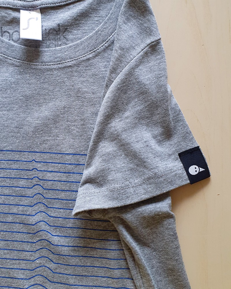 Hand bedrukt grijs katoenen-viscose t-shirt, krokodillen design, wome… - 139046 Hand bedrukt grijs katoenen-viscose t-shirt, blauw krokodillen design, women's, small