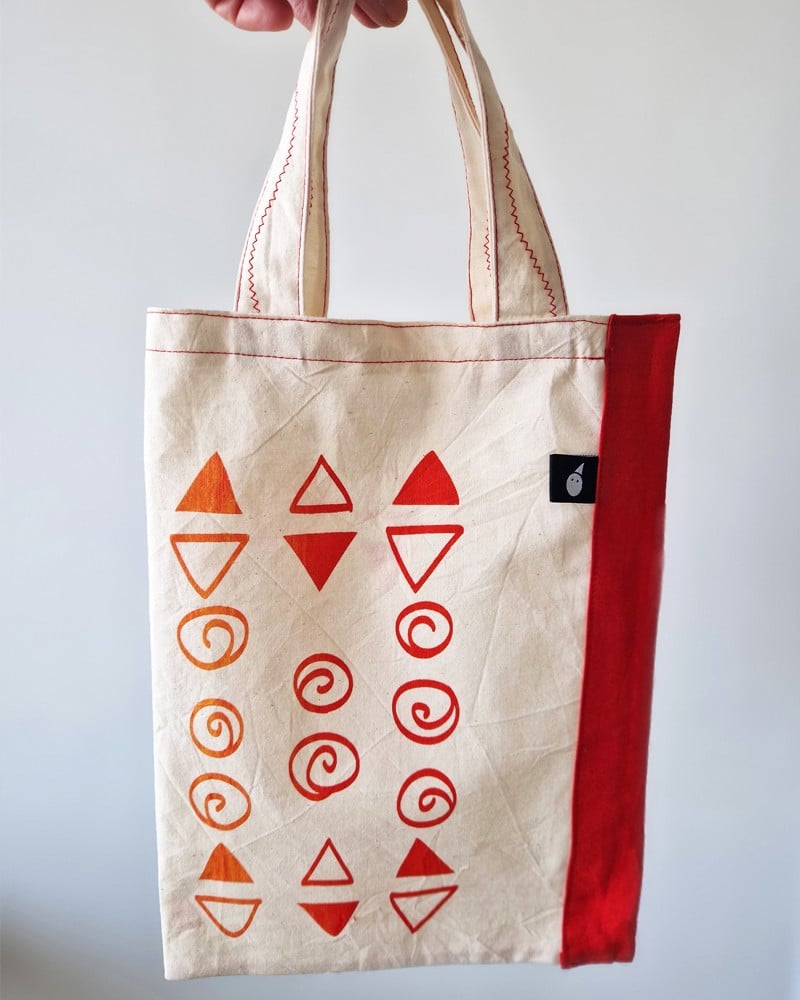 Kleine tas met rode spiralen en dreihoeken motief, small tote bag - 139434 Kleine tas met rode spiralen en dreihoeken motief, small tote bag