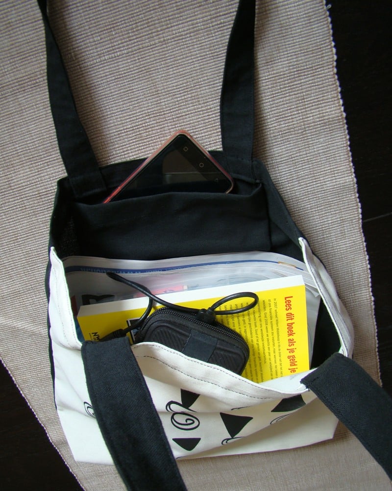 Tote bag met geometrisch patroon van zwarte driehoeken en spiralen - 139248 Tote bag met geometrisch patroon van zwarte driehoeken en spiralen