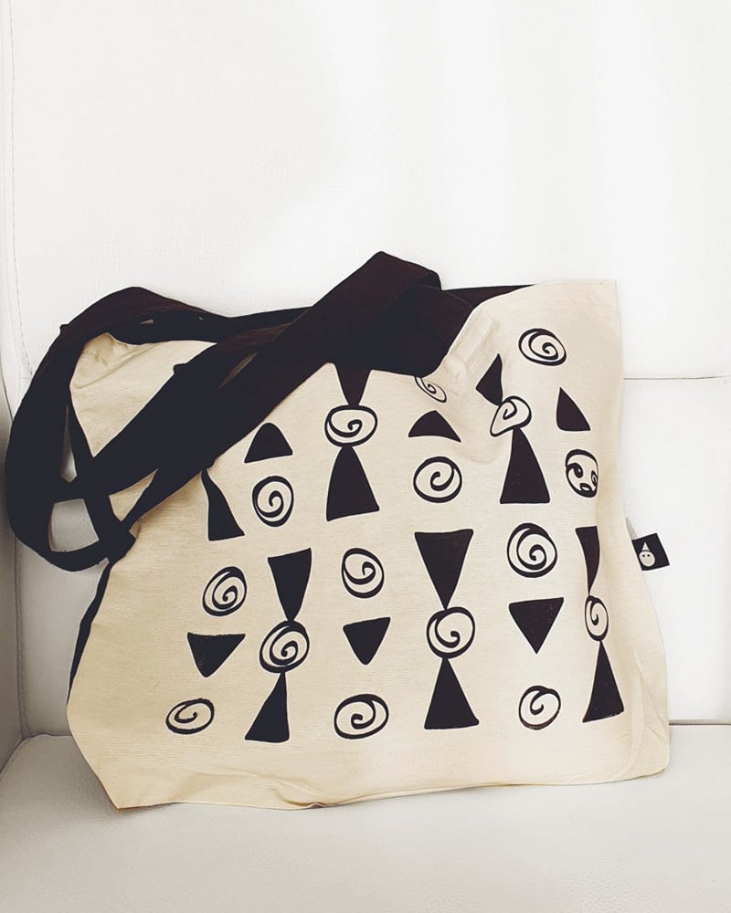 Tote bag met geometrisch patroon van zwarte driehoeken en spiralen - 139252 Tote bag met geometrisch patroon van zwarte driehoeken en spiralen