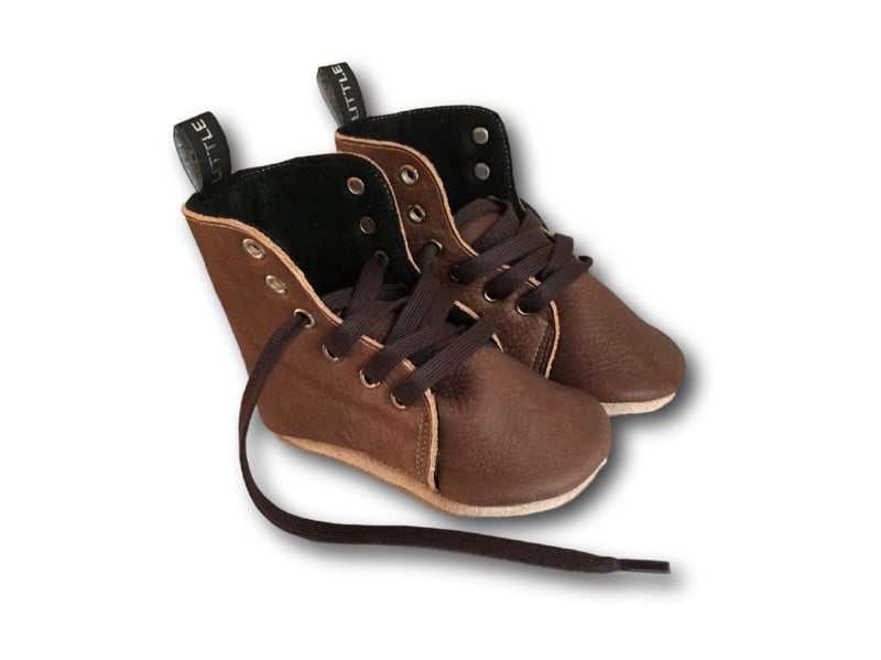 Handgemaakte babyschoentjes- leren slofje- James Brown - 150069 Handgemaakte babyschoentjes- leren slofjes- James Brown