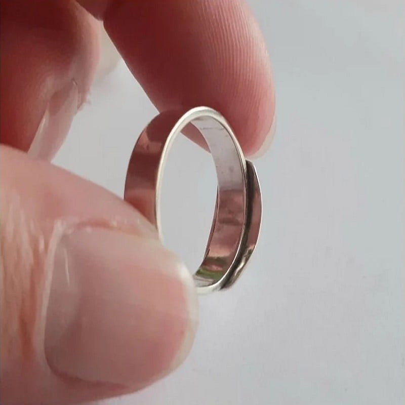 Unieke zilveren ring met gehamerde zegel