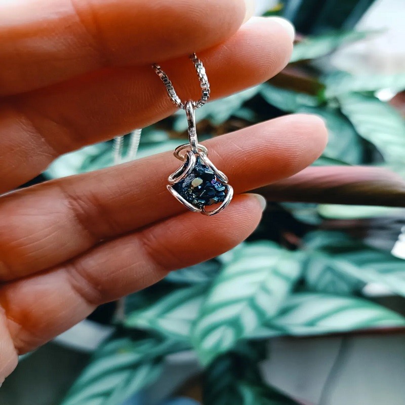 Zilveren hanger met blauwe Regenboog amethist - 76139.jpeg Zilveren hanger met regenboog amethist