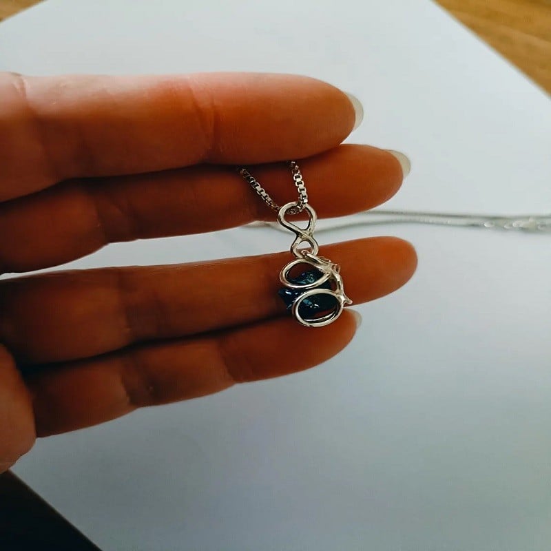 Zilveren hanger met blauwe Regenboog amethist - 76140.jpeg Zilveren hanger met regenboog amethist