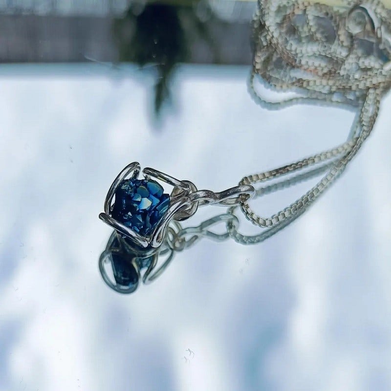 Zilveren hanger met blauwe Regenboog amethist - 76141.jpeg Zilveren hanger met regenboog amethist