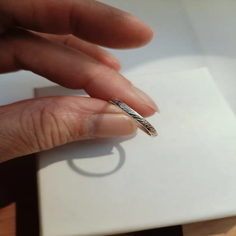 Zilveren ring met stoere structuur - 76187.jpeg Zilveren ring met stoere structuur