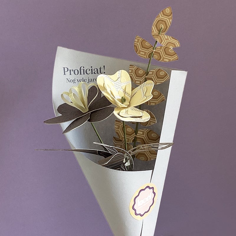 Verjaardagsboeket van papieren bloemen