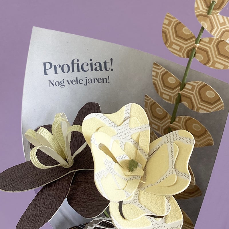 Verjaardagsboeket van papieren bloemen