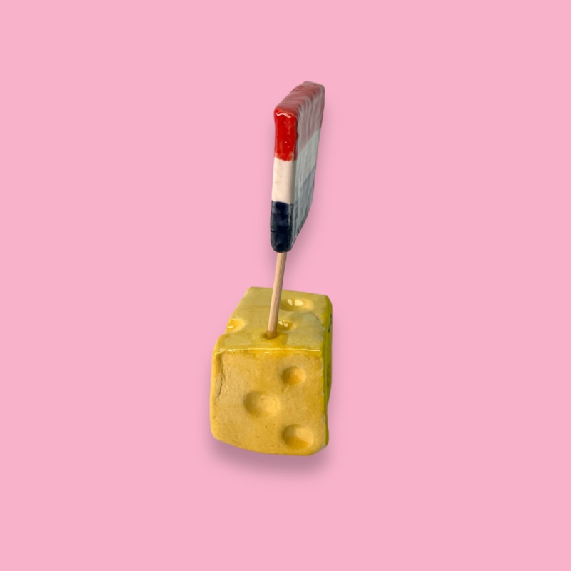 Blokje kaas van keramiek om op te hangen