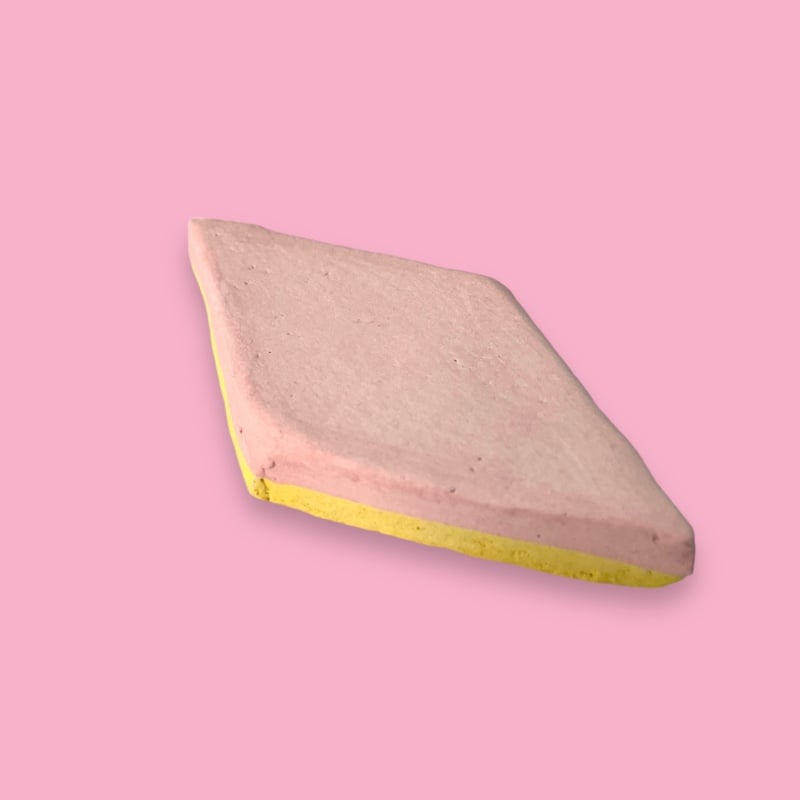 roze/geel spekkie van keramiek