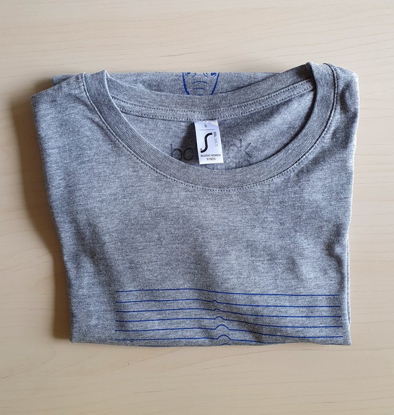 Hand bedrukt grijs katoenen-viscose t-shirt, krokodillen design, wome… - 139044 Hand bedrukt grijs katoenen-viscose t-shirt, blauw krokodillen design, women's, small