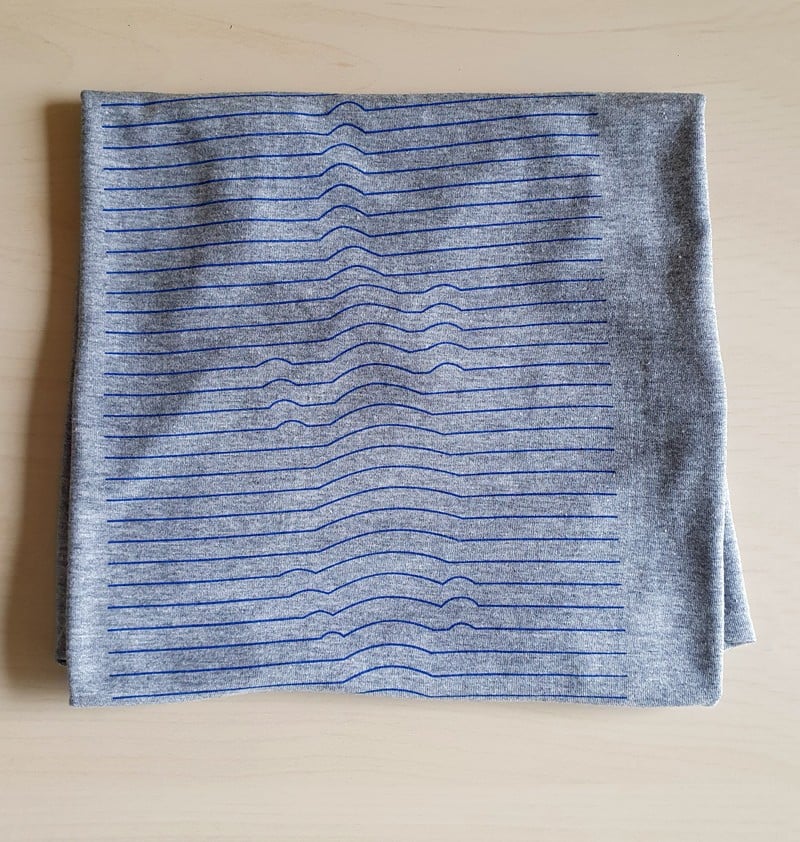 Hand bedrukt grijs katoenen-viscose t-shirt, krokodillen design, wome… - 139045 Hand bedrukt grijs katoenen-viscose t-shirt, blauw krokodillen design, women's, small