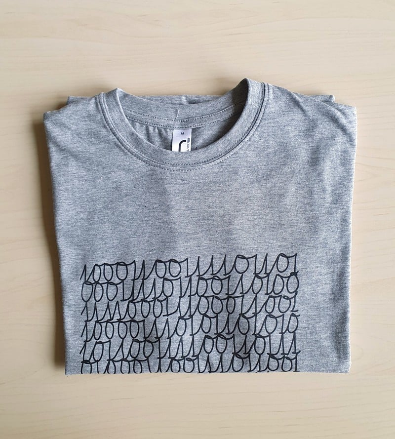 Hand bedrukt grijs katoen-viscose t-shirt, binair breien design, men'… - 136726 Hand bedrukt grijs katoen-viscose t-shirt, binair breien design, men's, medium