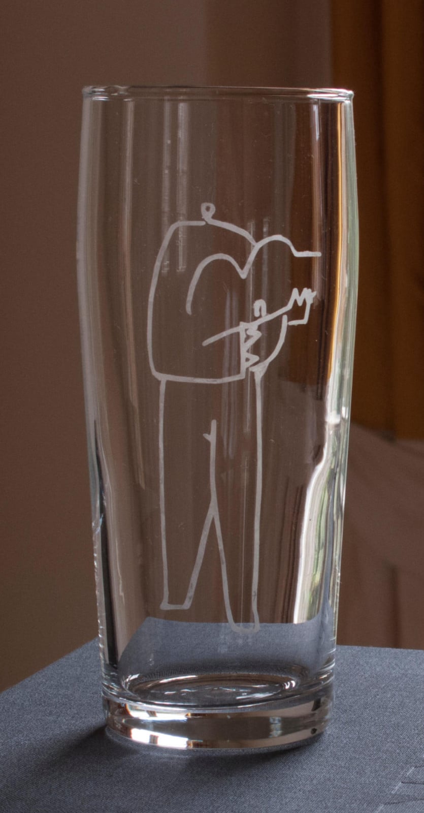 Bierglas2, met ets, gesigneerd en genummerd. Nicolaas Maathuis (NIC-O)