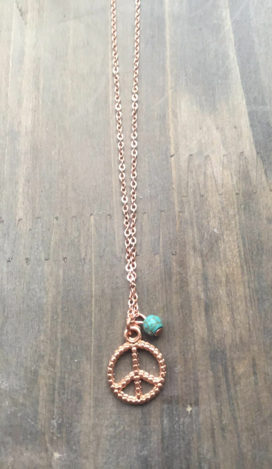 Roségoud vergulde ketting met peace-teken en turquoise kraal