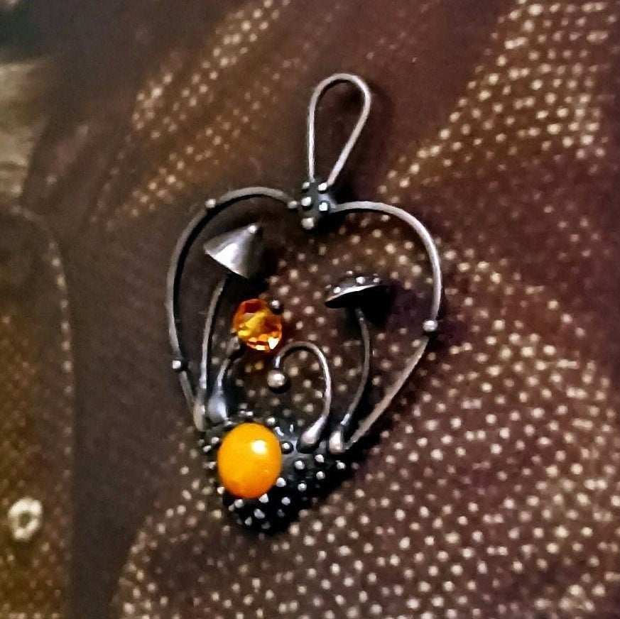 Handgemaakte vliegenzwamketting met oranje glas en zwart gepatineerd … - 144751 Handgemaakte vliegenzwamketting met oranje glas en zwart gepatineerd koper