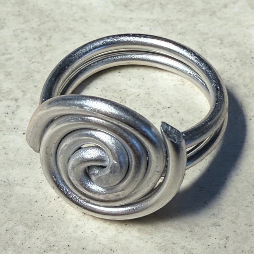 Retro zilveren ring met spiraalmotief - 152943 Retro zilveren ring met spiraalmotief