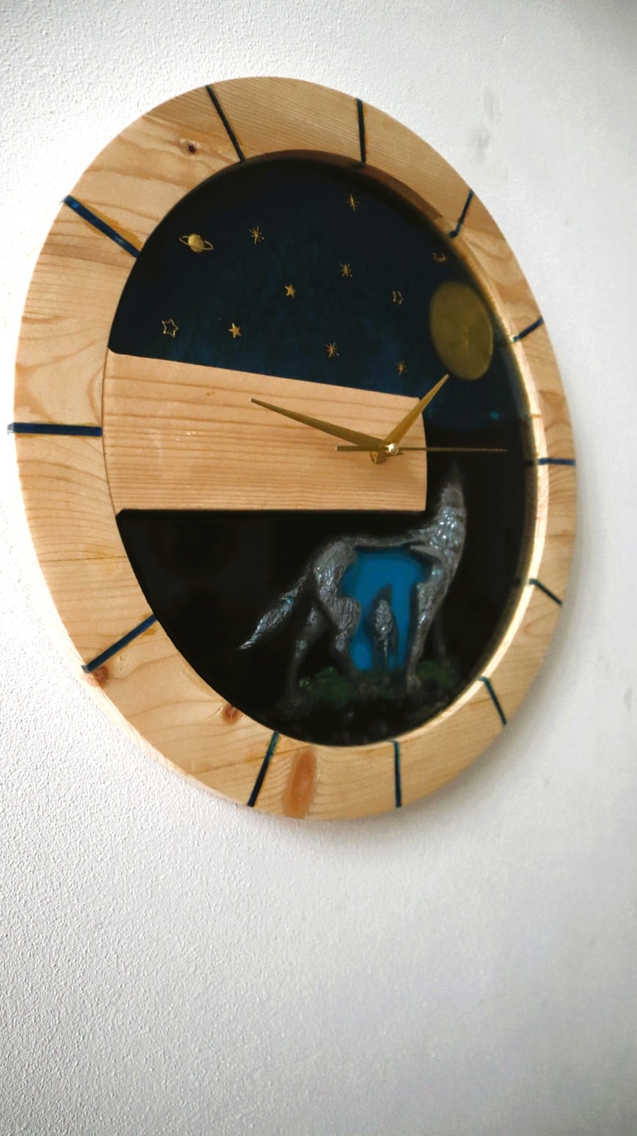 Wolf clock