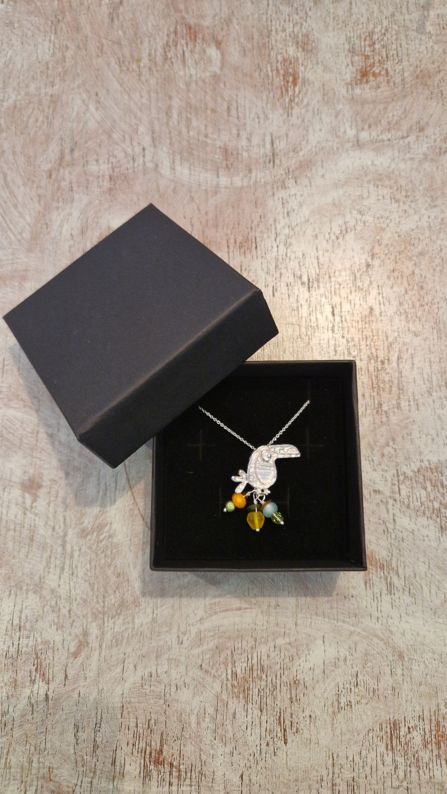 Unieke zilveren hanger toekan Noukie met vrolijke kraaltjes - 66934.jpeg Unieke zilveren hanger toekan Noukie met vrolijke kraaltjes