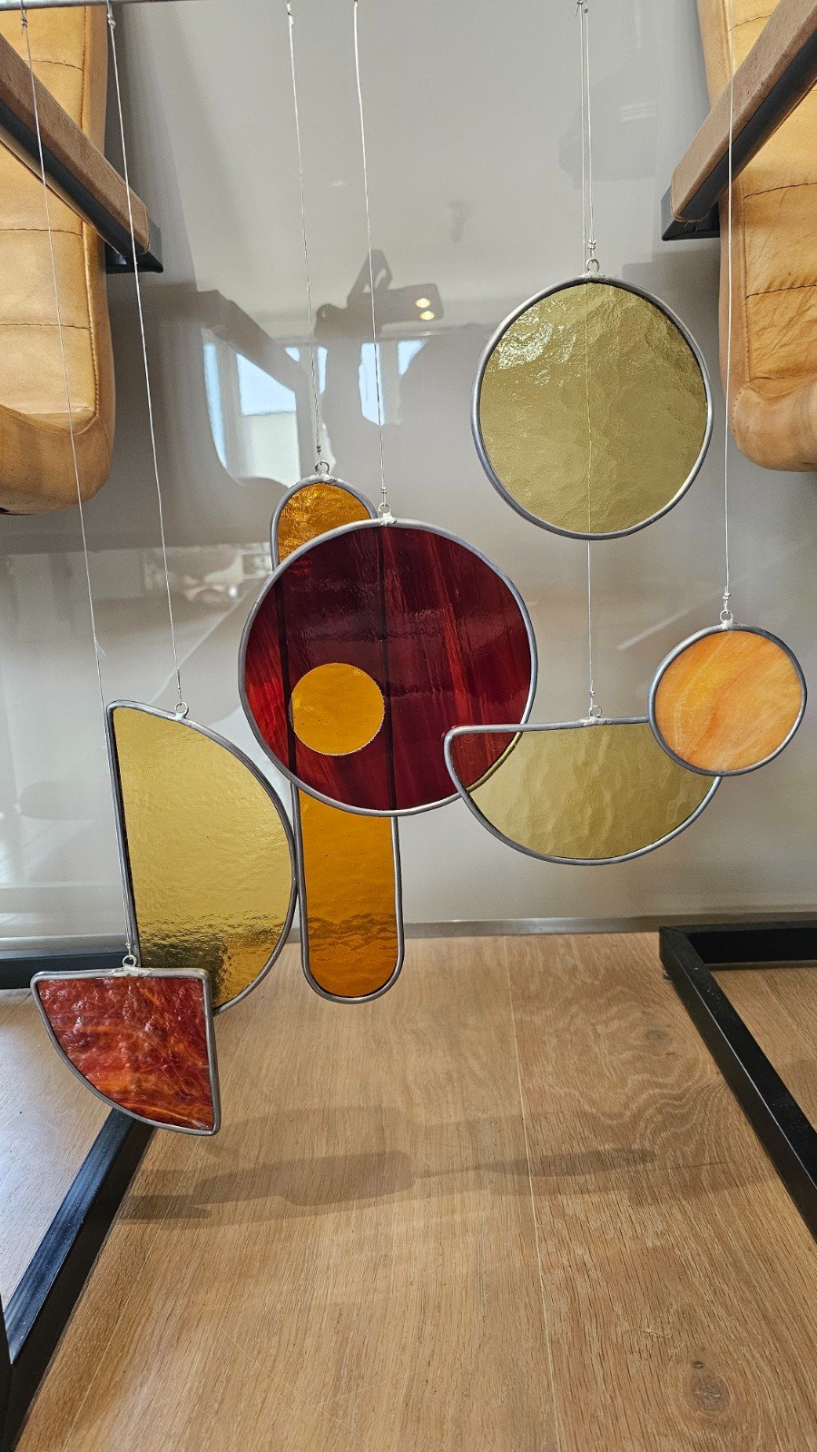 Modern Glas in lood object "ff op moeten wachten". Uniek - 84847 Modern Glas in lood object "ff op moeten wachten". Zonnevanger. Uniek