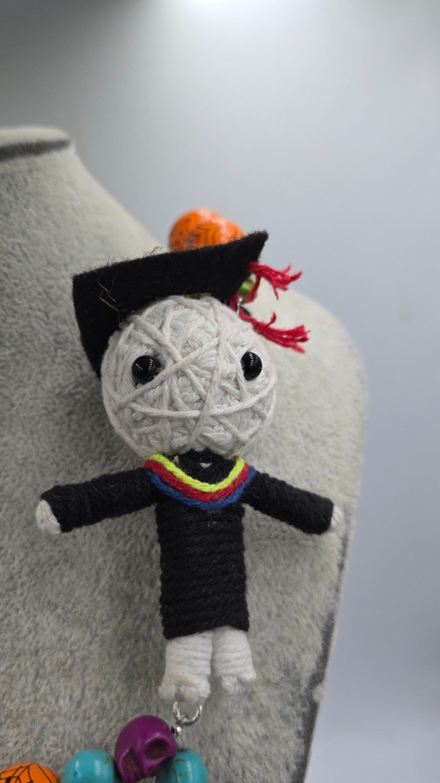 Voodoo dolls met spinnenweb kralen en schedels, een super coole Hallo… - 99716 Voodoo dolls met spinnenweb kralen en schedels, een super coole Halloween Ketting. ls