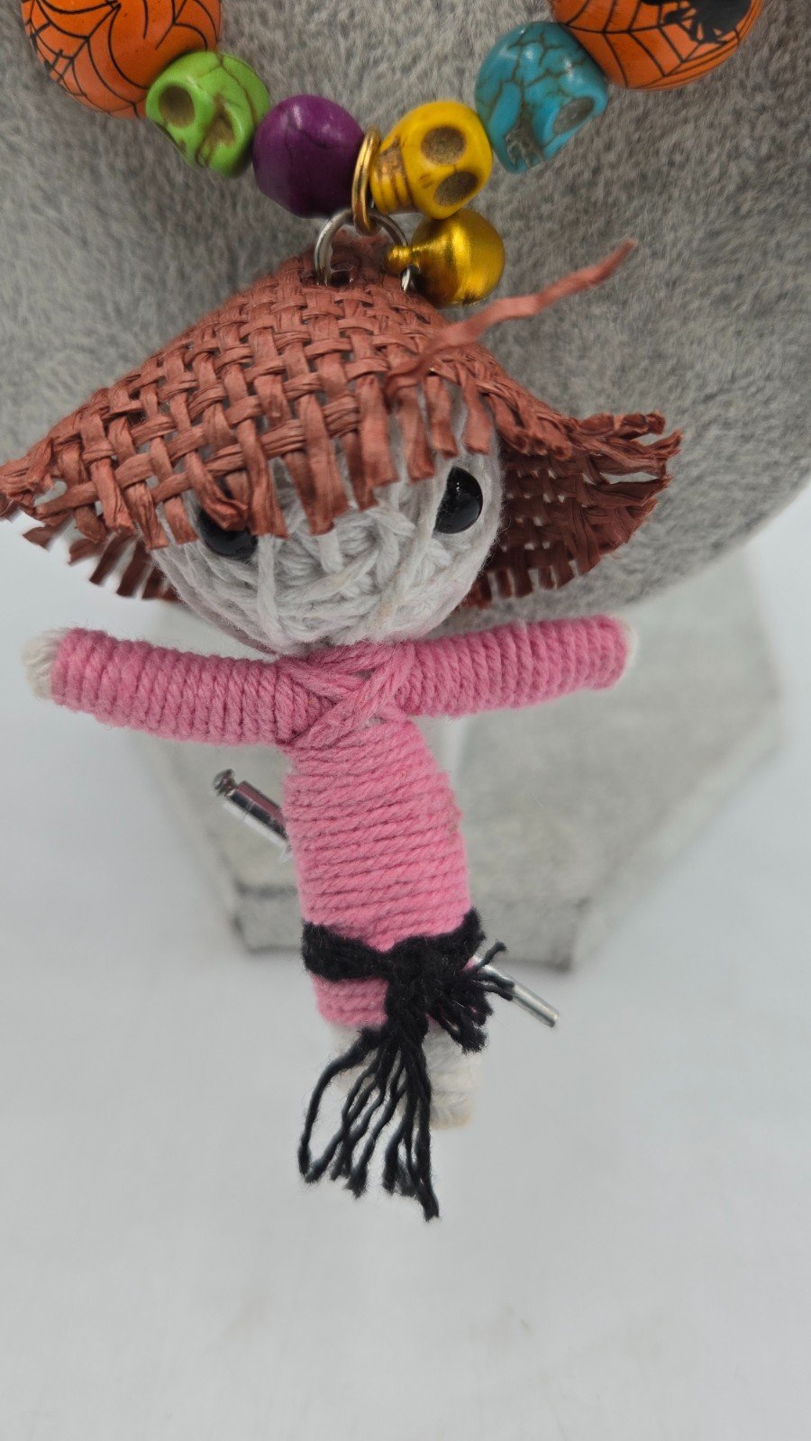 Voodoo dolls met spinnenweb kralen en schedels, een super coole Hallo… - 99719 Voodoo dolls met spinnenweb kralen en schedels, een super coole Halloween Ketting. ls