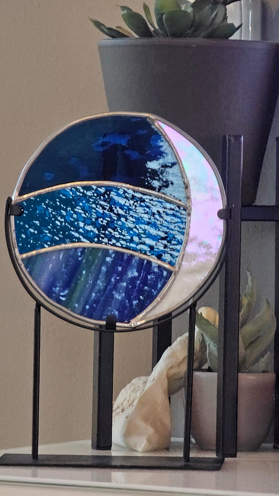 till the moon and back. Glas in lood object op houder - 100731 till the moon and back. Glas in lood object op houder