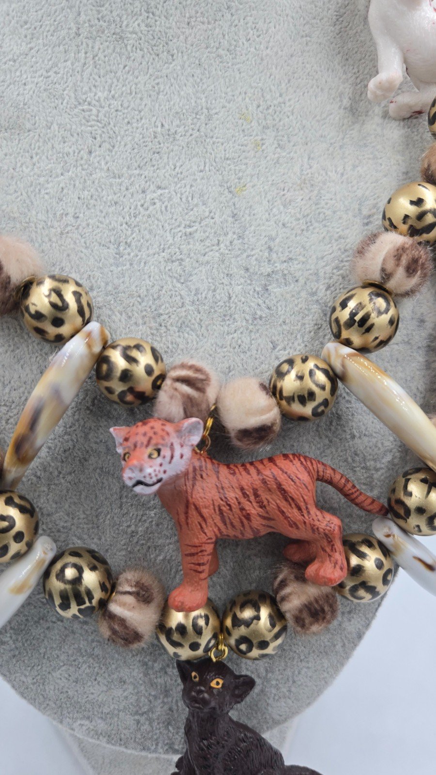 Cat-walk ketting, met schattige jungle baby's - 102225 Cat-walk ketting, met schattige jungle baby's