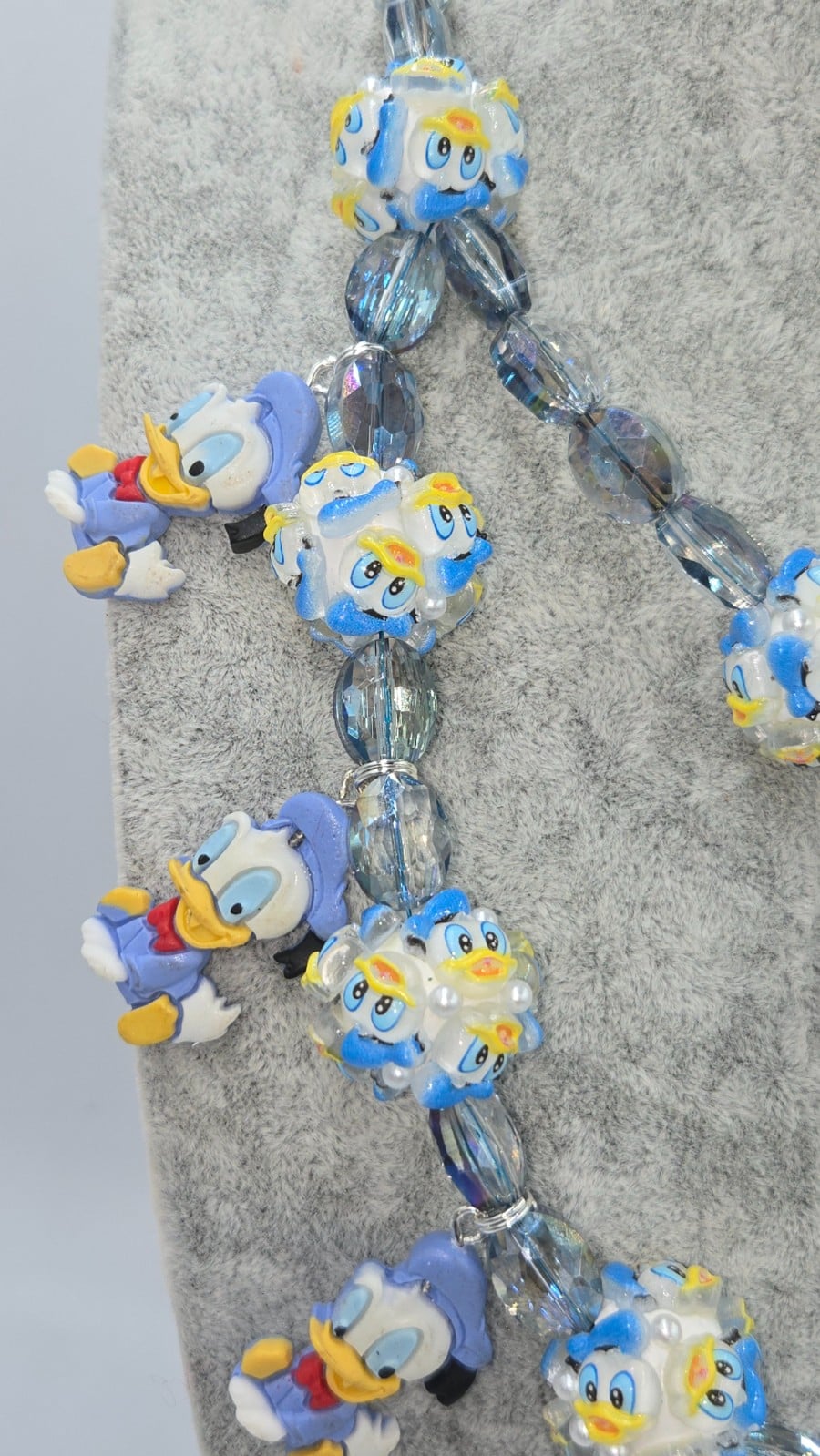 Schattige Donald Duck ketting met bijzondere kralen