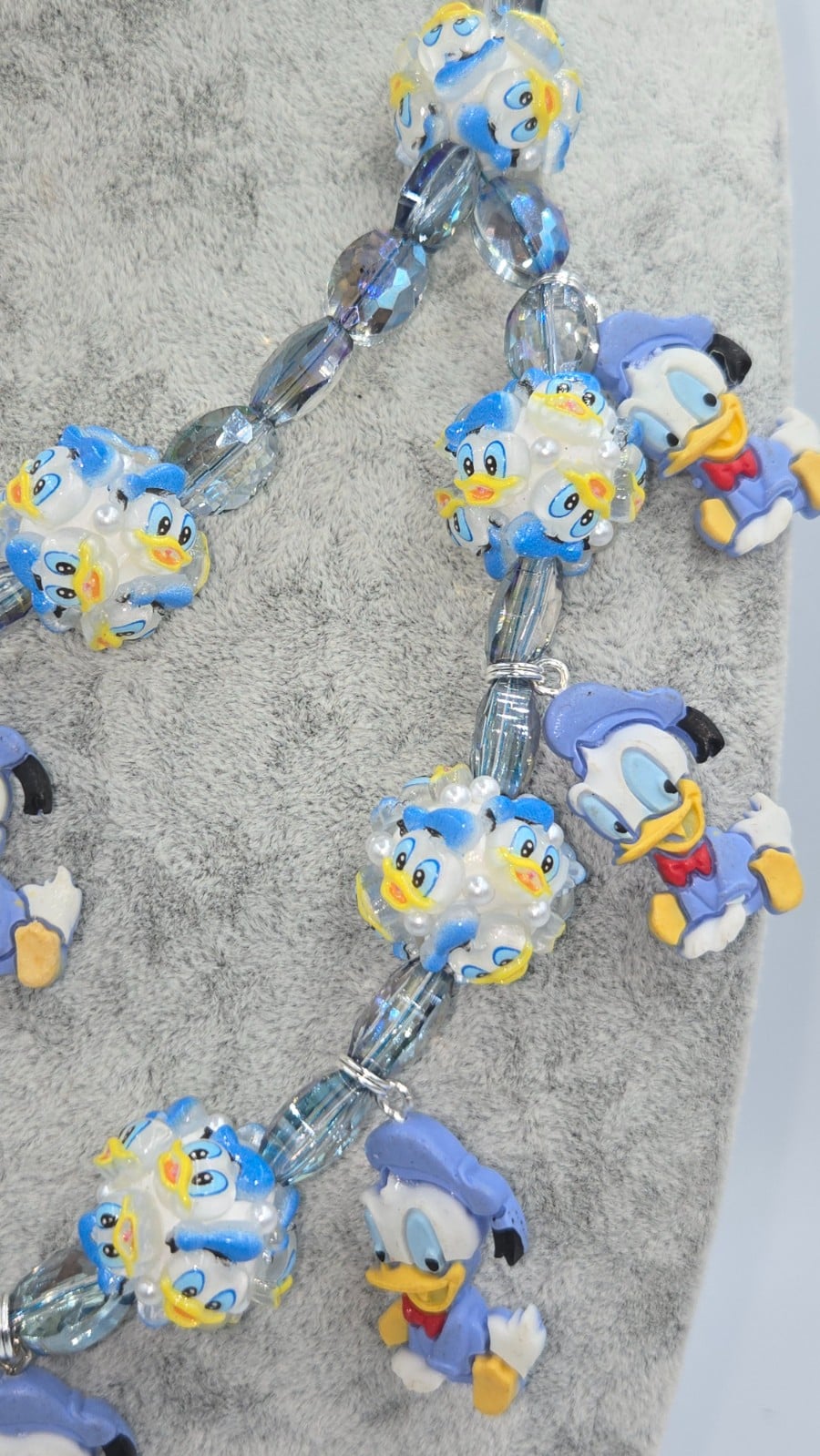 Schattige Donald Duck ketting met bijzondere kralen