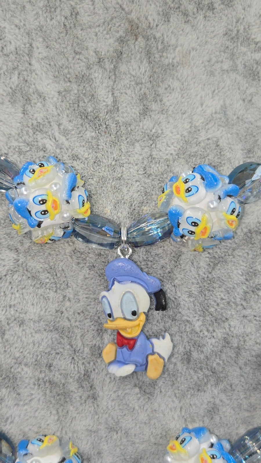 Schattige Donald Duck ketting met bijzondere kralen