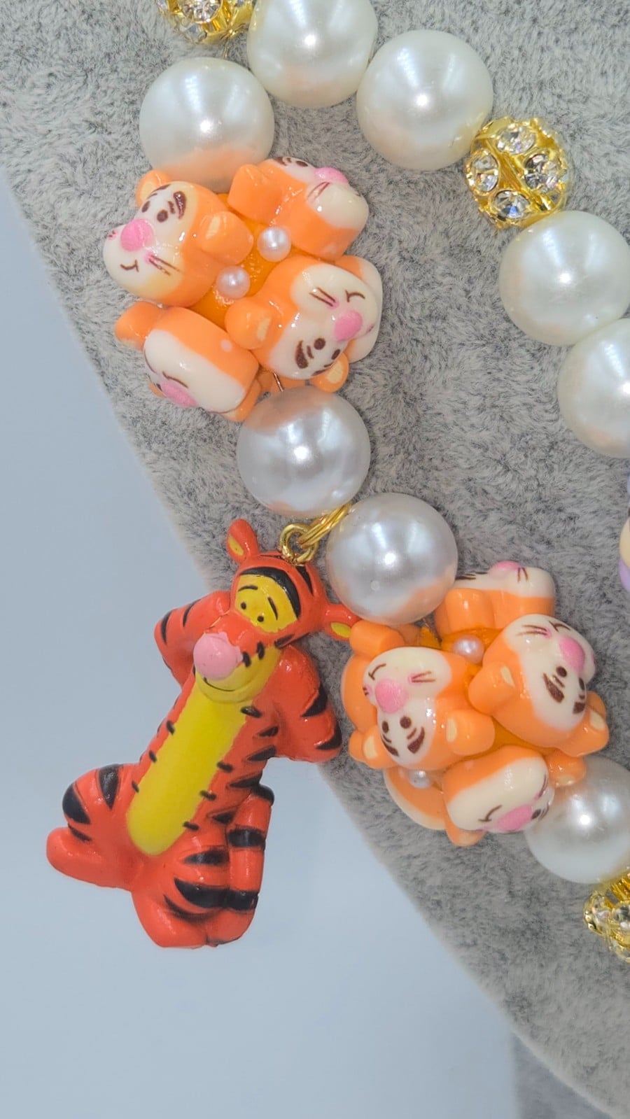 Winnie de Pooh ketting met bijzondere kralen.