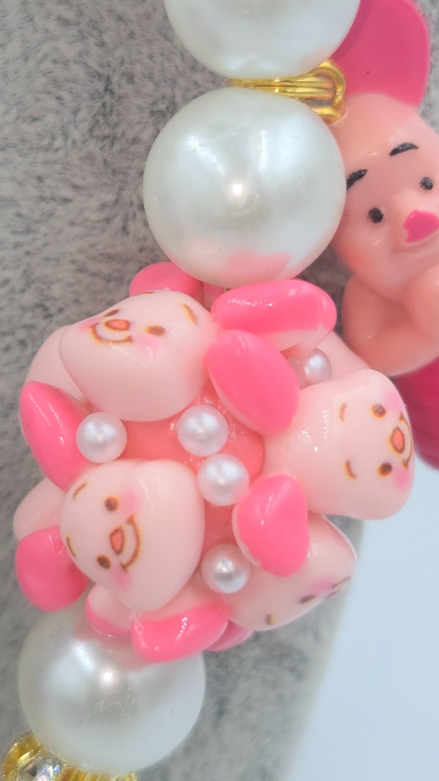 Winnie de Pooh ketting met bijzondere kralen.